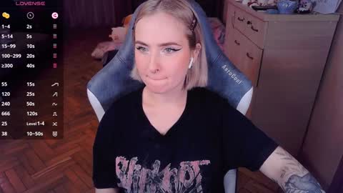 Snapshot of shyfoxxxy chatting on 01/04/25, 07:34 Effie online show from 01/04/25, 07:34