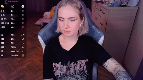 Snapshot of shyfoxxxy chatting on 01/05/25, 10:50 Effie online show from 01/05/25, 10:50