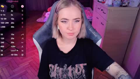 Snapshot of shyfoxxxy chatting on 01/09/25, 06:15 Effie online show from 01/09/25, 06:15