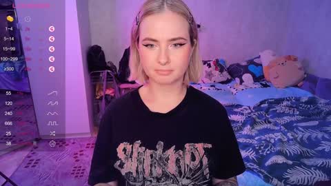 Snapshot of shyfoxxxy chatting on 02/04/25, 01:13 Effie online show from 02/04/25, 01:13