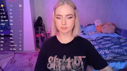 Snapshot of shyfoxxxy chatting on 02/06/25, 09:28 Effie online show from 02/06/25, 09:28