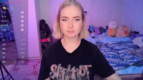 Snapshot of shyfoxxxy chatting on 02/08/25, 12:50 Effie online show from 02/08/25, 12:50