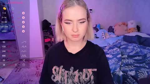 Snapshot of shyfoxxxy chatting on 02/09/25, 12:52 Effie online show from 02/09/25, 12:52