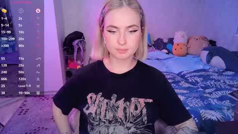 Snapshot of shyfoxxxy chatting on 02/12/25, 10:26 Effie online show from 02/12/25, 10:26