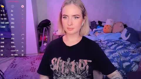 Snapshot of shyfoxxxy chatting on 02/13/25, 09:38 Effie online show from 02/13/25, 09:38