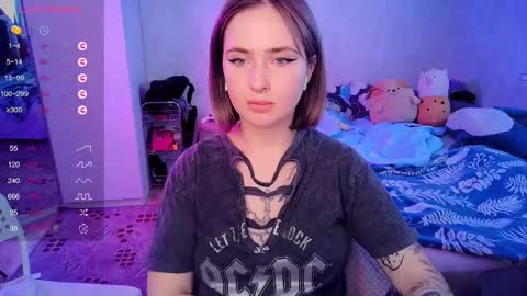 Snapshot of shyfoxxxy chatting on 02/21/25, 09:34 Effie online show from 02/21/25, 09:34