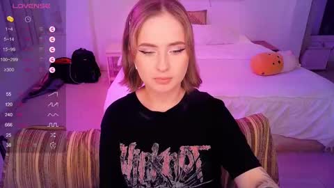 Snapshot of shyfoxxxy chatting on 02/27/25, 01:28 Effie online show from 02/27/25, 01:28