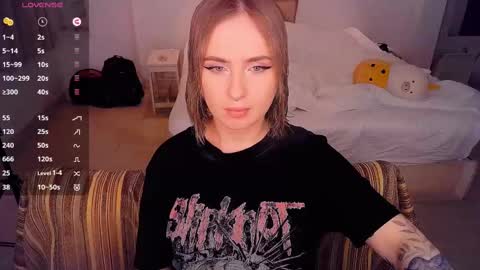 Snapshot of shyfoxxxy chatting on 03/02/25, 10:27 Effie online show from 03/02/25, 10:27