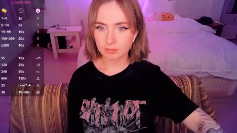 Snapshot of shyfoxxxy chatting on 03/04/25, 03:48 Effie online show from 03/04/25, 03:48