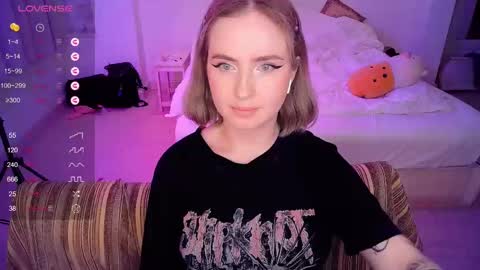 Snapshot of shyfoxxxy chatting on 03/06/25, 09:31 Effie online show from 03/06/25, 09:31