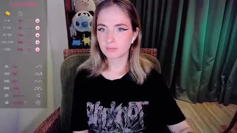 Snapshot of shyfoxxxy chatting on 09/10/25, 09:20 Effie online show from 09/10/25, 09:20