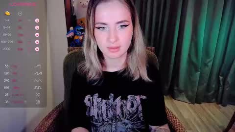 Snapshot of shyfoxxxy chatting on 09/13/25, 08:36 Effie online show from 09/13/25, 08:36