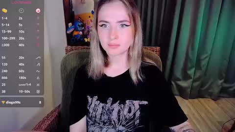 Snapshot of shyfoxxxy chatting on 09/18/25, 03:52 Effie online show from 09/18/25, 03:52