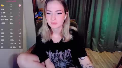 Snapshot of shyfoxxxy chatting on 09/27/25, 06:07 Effie online show from 09/27/25, 06:07