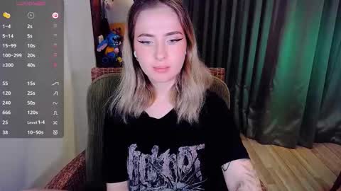 Snapshot of shyfoxxxy chatting on 10/02/25, 05:25 Effie online show from 10/02/25, 05:25