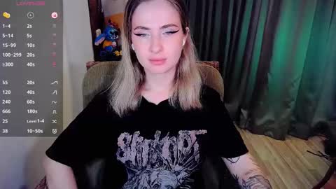 Snapshot of shyfoxxxy chatting on 10/04/25, 04:21 Effie online show from 10/04/25, 04:21