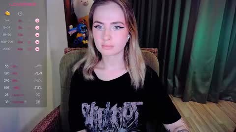 Snapshot of shyfoxxxy chatting on 10/16/25, 07:09 Effie online show from 10/16/25, 07:09