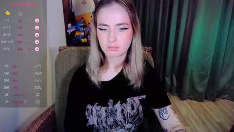 Snapshot of shyfoxxxy chatting on 10/17/25, 07:22 Effie online show from 10/17/25, 07:22