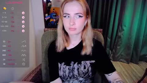 Snapshot of shyfoxxxy chatting on 11/12/25, 11:10 Effie online show from 11/12/25, 11:10