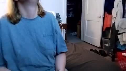 Snapshot of shylee538825 chatting on 10/12/25, 12:42 shylee538825 online show from 10/12/25, 12:42