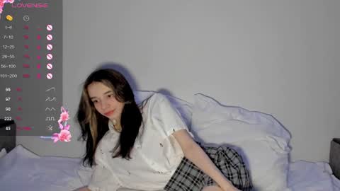 Snapshot of shylinaa chatting on 06/17/26, 10:43 shylinaa online show from 06/17/26, 10:43