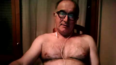 Snapshot of shymmy10 chatting on 04/19/26, 03:28 shymmy10 online show from 04/19/26, 03:28