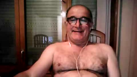 Snapshot of shymmy10 chatting on 04/20/26, 04:37 shymmy10 online show from 04/20/26, 04:37