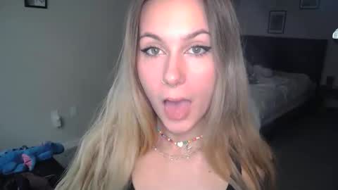 Snapshot of shyy_petitebaby chatting on 01/14/26, 03:50 shypetitebaby online show from 01/14/26, 03:50