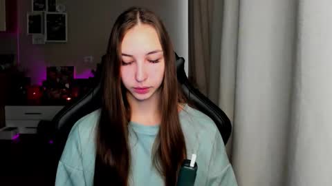 Snapshot of sia0610 chatting on 09/17/25, 02:02 SIA online show from 09/17/25, 02:02