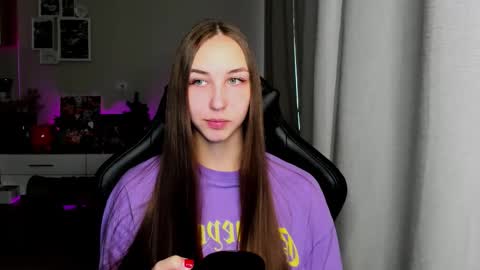 Snapshot of sia0610 chatting on 09/23/25, 02:03 SIA online show from 09/23/25, 02:03