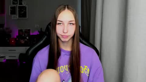 Snapshot of sia0610 chatting on 09/24/25, 03:21 SIA online show from 09/24/25, 03:21