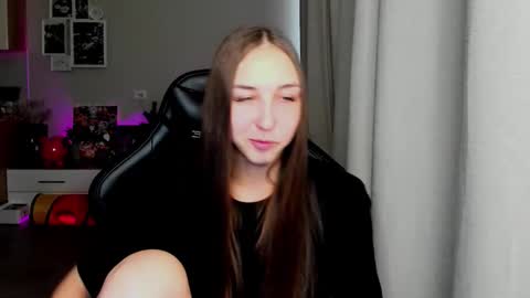 Snapshot of sia0610 chatting on 09/25/25, 02:15 SIA online show from 09/25/25, 02:15