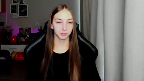 Snapshot of sia0610 chatting on 09/27/25, 02:16 SIA online show from 09/27/25, 02:16