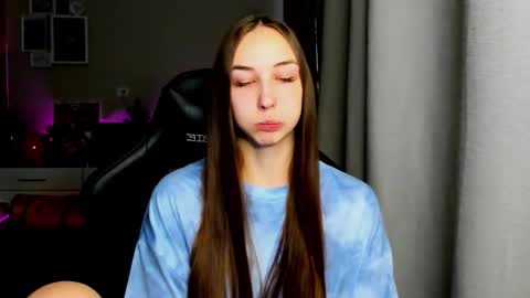 Snapshot of sia0610 chatting on 10/04/25, 03:04 SIA online show from 10/04/25, 03:04