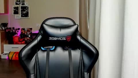 Snapshot of sia0610 chatting on 10/24/25, 02:08 SIA online show from 10/24/25, 02:08