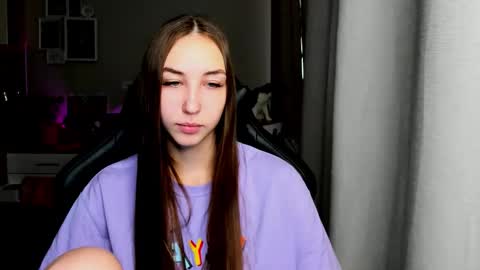 Snapshot of sia0610 chatting on 10/25/25, 02:08 SIA online show from 10/25/25, 02:08