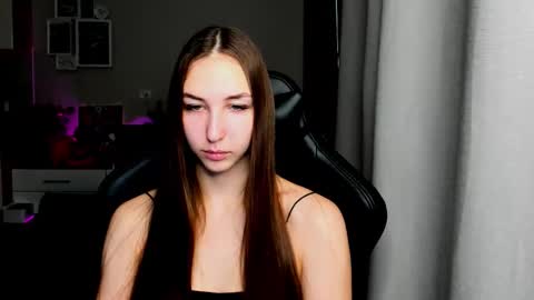 Snapshot of sia0610 chatting on 10/30/25, 02:13 SIA online show from 10/30/25, 02:13