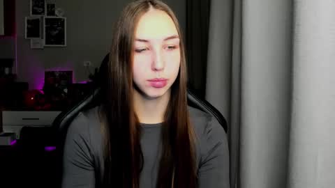 Snapshot of sia0610 chatting on 11/24/25, 02:22 SIA online show from 11/24/25, 02:22