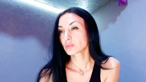 Snapshot of siaconna chatting on 03/18/26, 06:27 Siaconna online show from 03/18/26, 06:27
