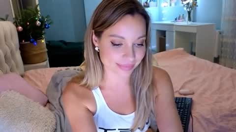 Snapshot of sialone chatting on 12/21/24, 11:44 sialone online show from 12/21/24, 11:44