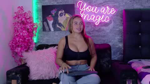 siamarlin online show from 11/04/25, 10:31