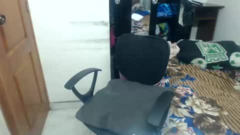 Snapshot of siblley chatting on 02/12/25, 07:13 sara online show from 02/12/25, 07:13