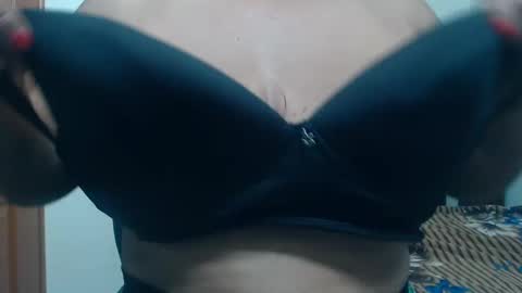 Snapshot of siblley chatting on 02/14/25, 07:54 sara online show from 02/14/25, 07:54