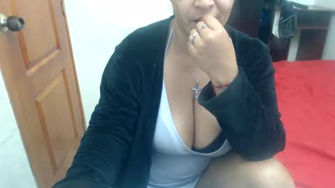 Snapshot of siblley chatting on 02/25/25, 12:47 sara online show from 02/25/25, 12:47