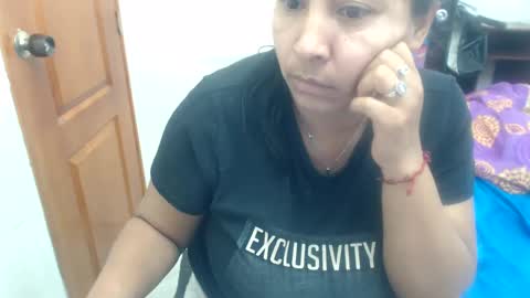 Snapshot of siblley chatting on 02/27/25, 06:42 sara online show from 02/27/25, 06:42