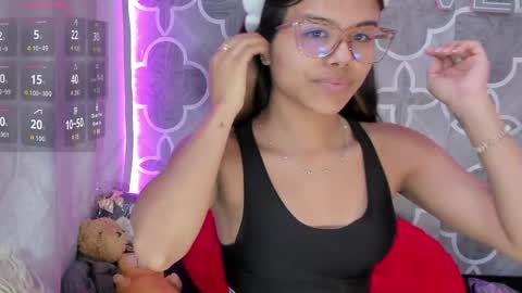 Snapshot of sidney_brownn chatting on 04/29/26, 10:05 sidney_brownn online show from 04/29/26, 10:05