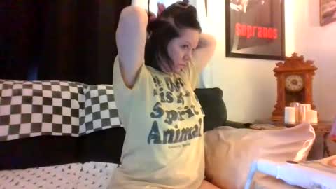 Snapshot of sidneyraee chatting on 07/16/26, 04:13 Mrs. St. Patrickk online show from 07/16/26, 04:13