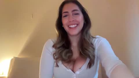 Snapshot of sieena chatting on 10/21/25, 08:42 Siena online show from 10/21/25, 08:42