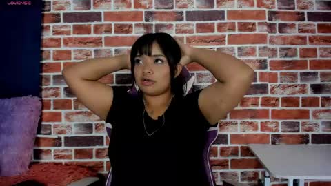 Snapshot of sienna_lux01 chatting on 05/06/26, 02:19 sienna_lux01 online show from 05/06/26, 02:19