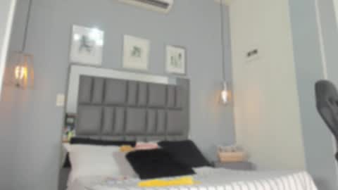 Snapshot of sienna_miller_27 chatting on 09/19/25, 11:33 Keira online show from 09/19/25, 11:33